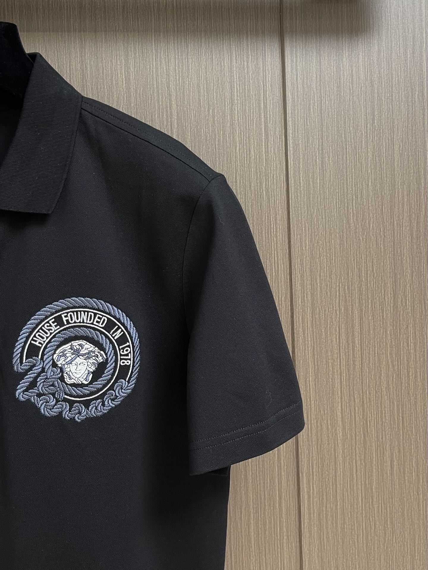 ノーティカル メドゥーサ ポロシャツ ヴェルサーチェ Tシャツ スーパーコピー ブラック-2