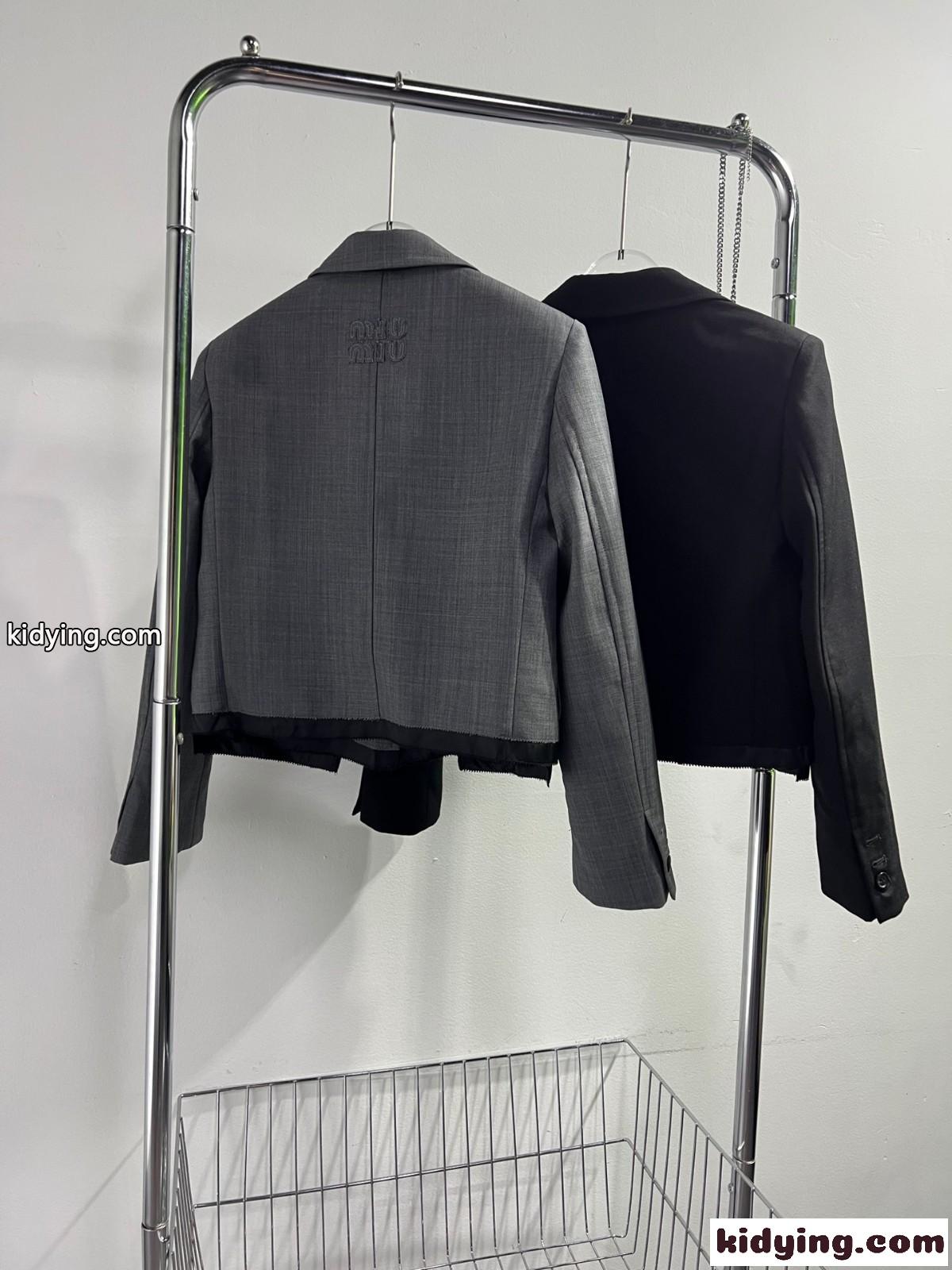洗練された 上品 クロップド丈 ミュウミュウ ジャケット コピー ウール 長袖 アウター-3
