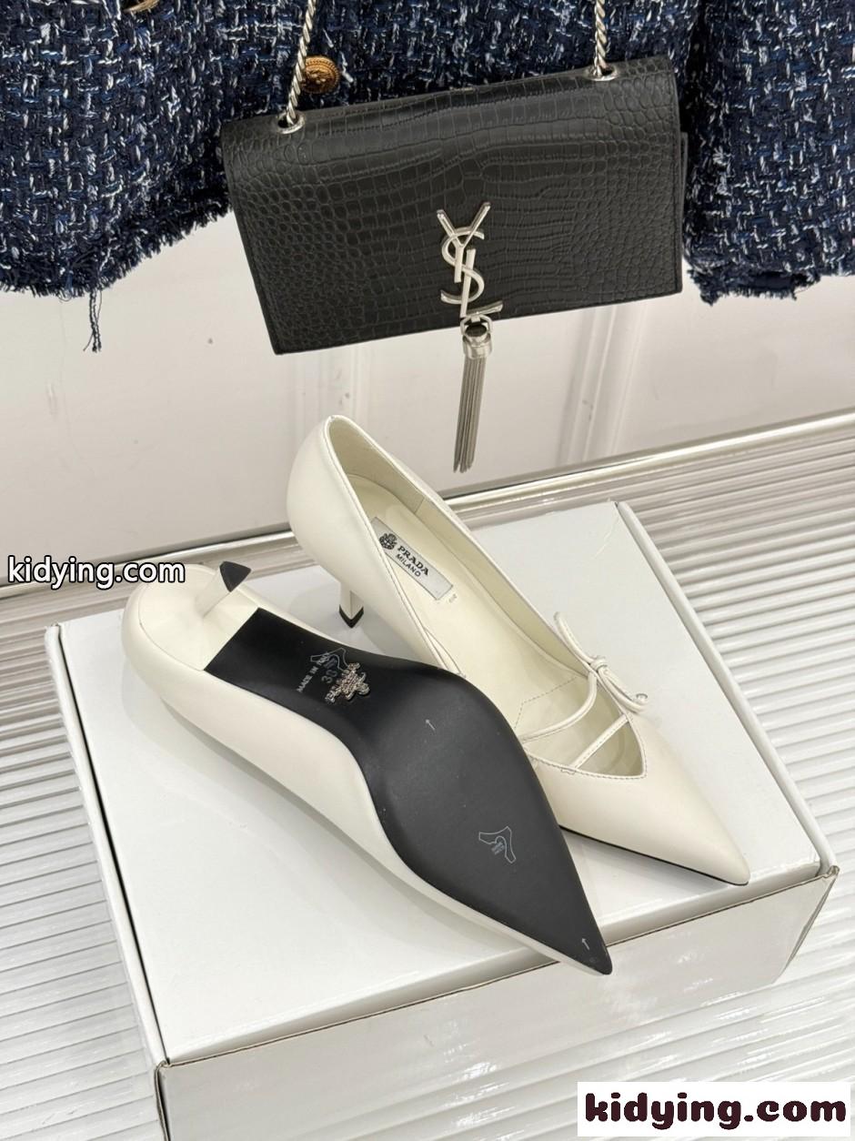 上品 洗練された プラダ リボン パンプス 偽物 ポインテッドトゥ ホワイト-4