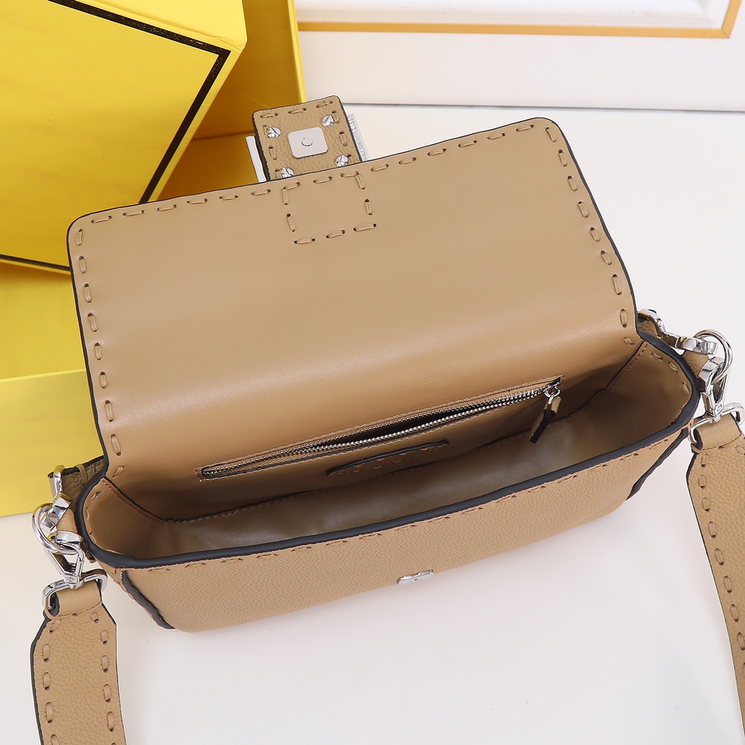 定番 人気 FENDI フェンディ ハンドステッチ ミディアム バゲットバッグ コピー-4