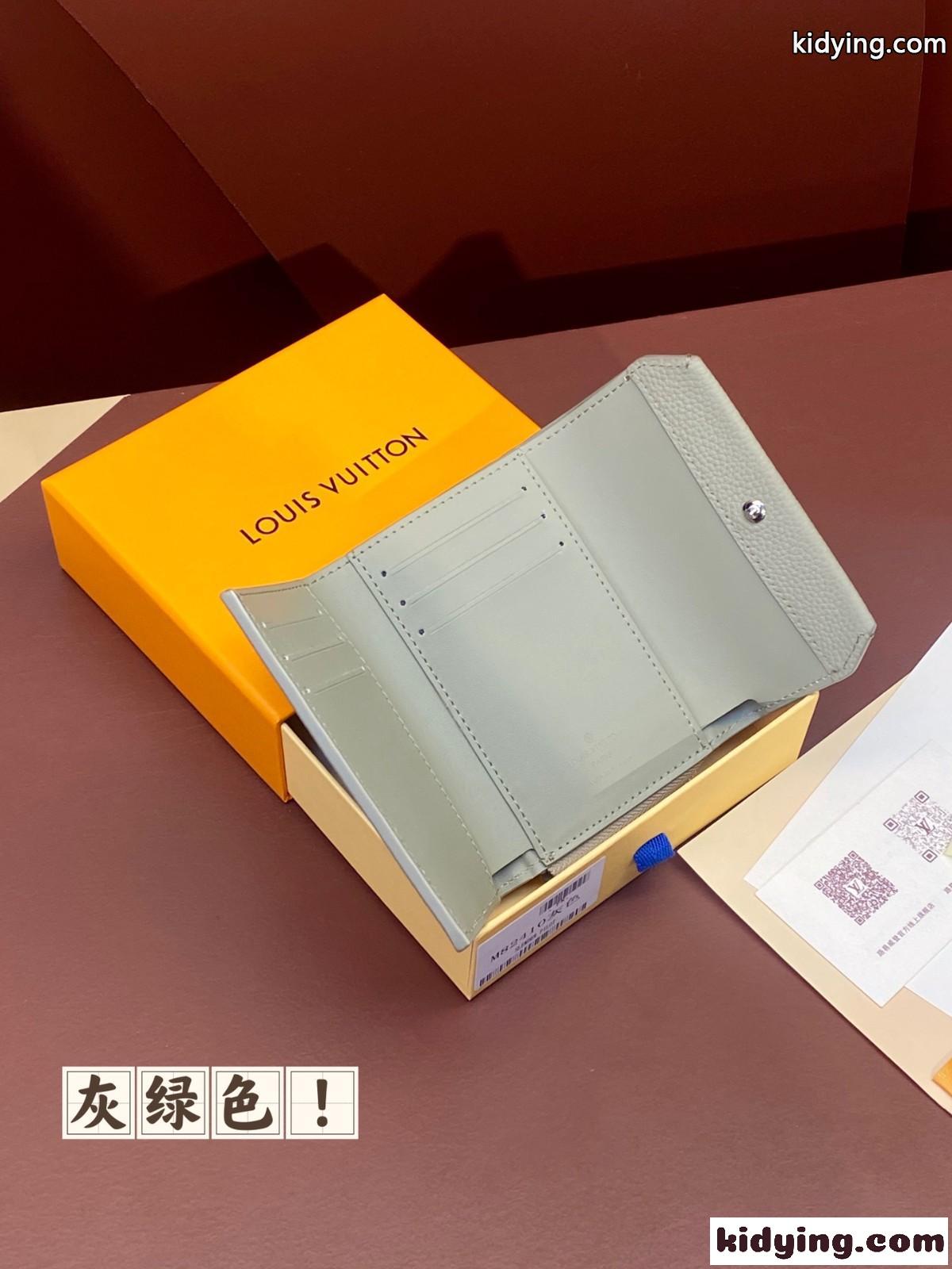 ルイヴィトン ポルトフォイユ・パイロット M82410 スーパーコピー ウォレット グレー-1