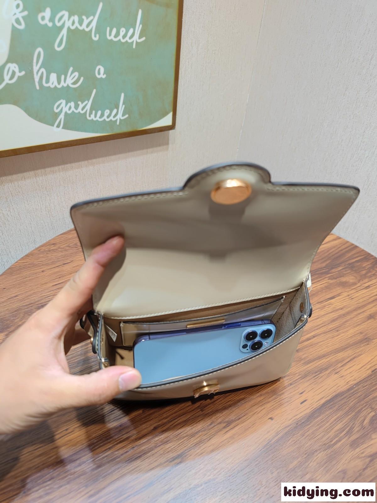 上品 パテントレザー ロビンソンバッグ トリーバーチ バッグ コピー レディース ショルダーバッグ ホワイト-4