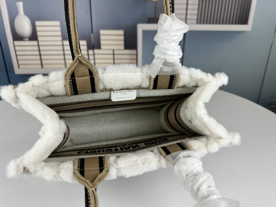 【モコモコ♥秋冬に活躍】DIOR BOOKTOTE バッグ スモール クリスチャン・ディオール バッグ コピー-3