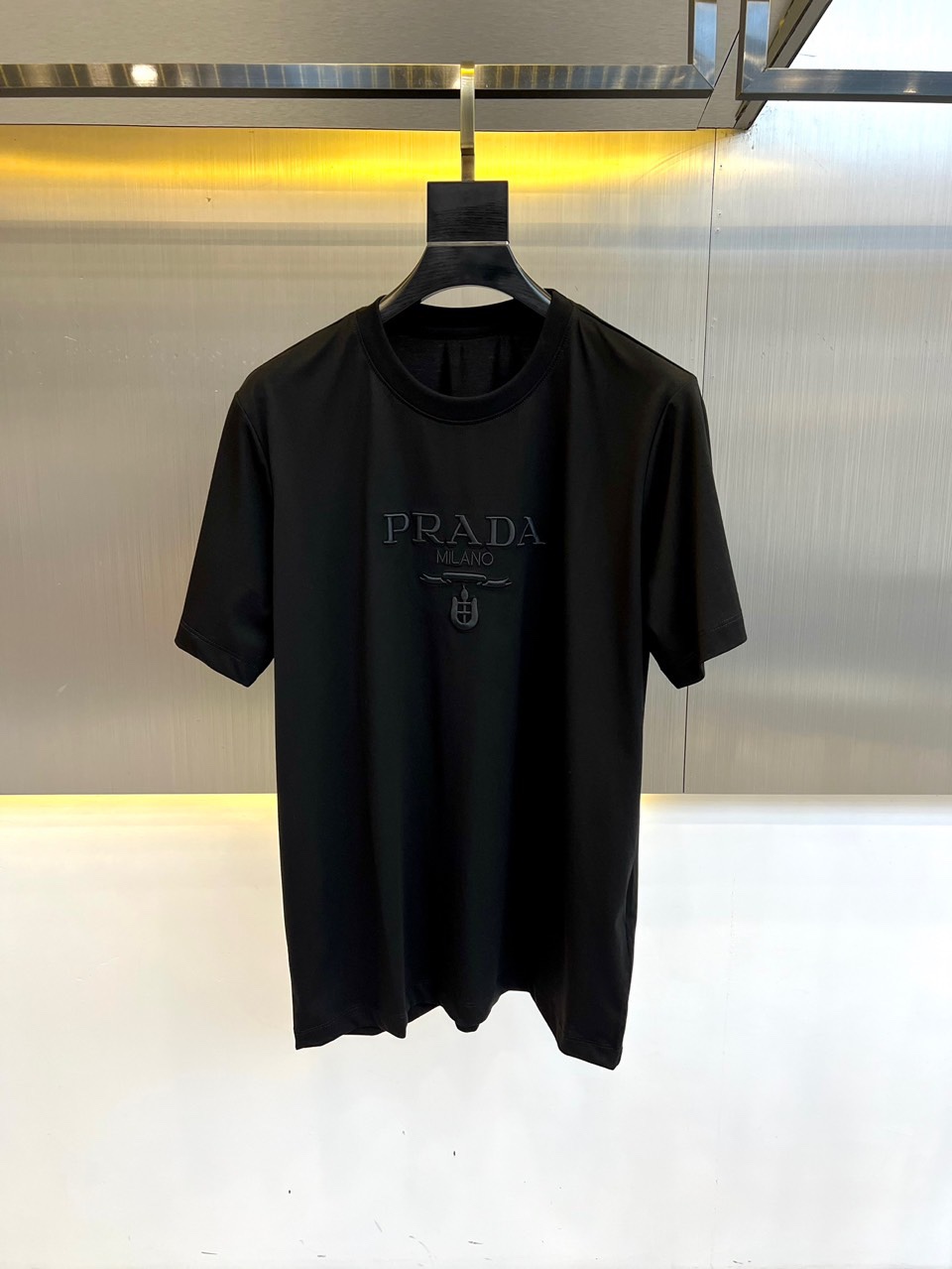 シンプル ロゴ入り コットンジャージー 半袖Tシャツ プラダ Tシャツ コピー ブラック-0