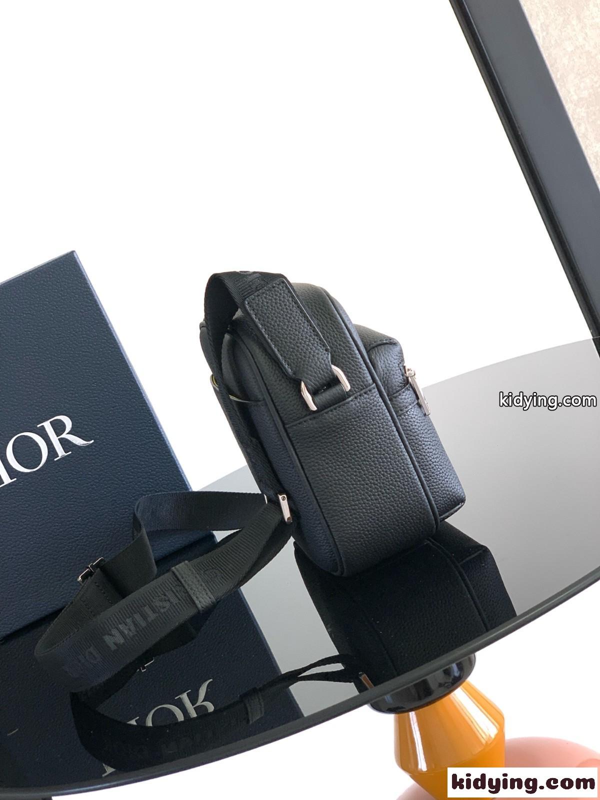 DIOR AND KAWS Rider 2.0 ジップ メッセンジャーバッグ スーパーコピー ブラック-1