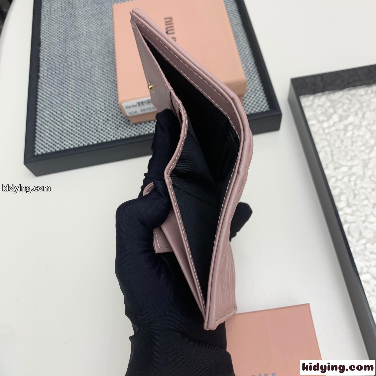 マテラッセ 小銭入れ付き 二つ折財布 ミュウミュウ 財布 コピー ピンク-4