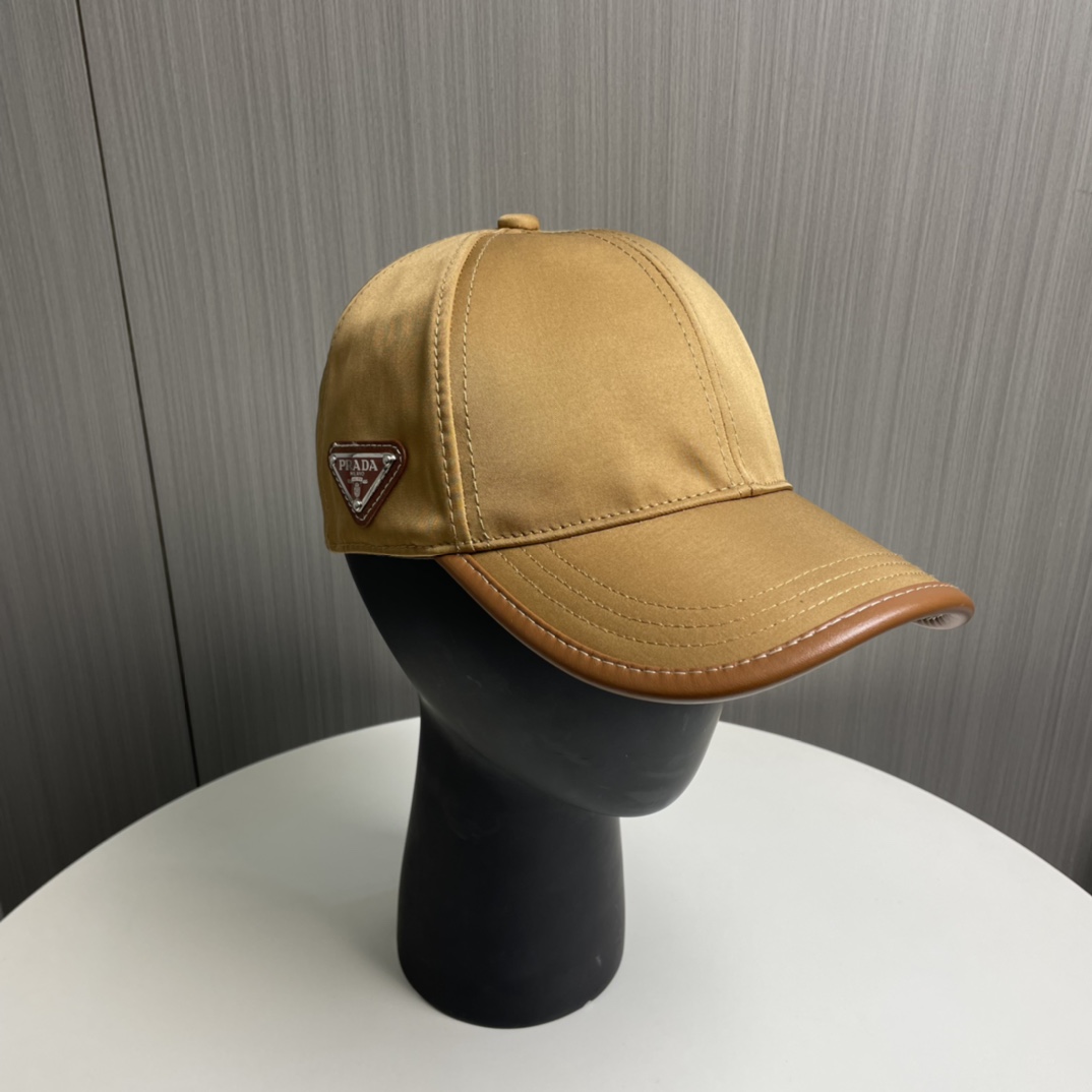 上品 カジュアル トライアングルロゴ ベースボールキャップ プラダ キャップ 偽物 カーキ-1