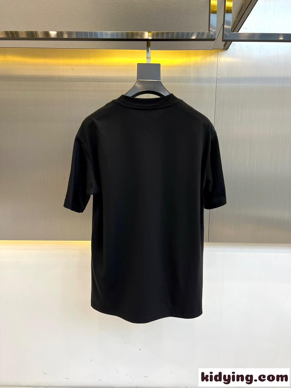 シンプル ロゴ入り クルーネック プラダ Tシャツ 偽物 半袖Tシャツ ブラック-3