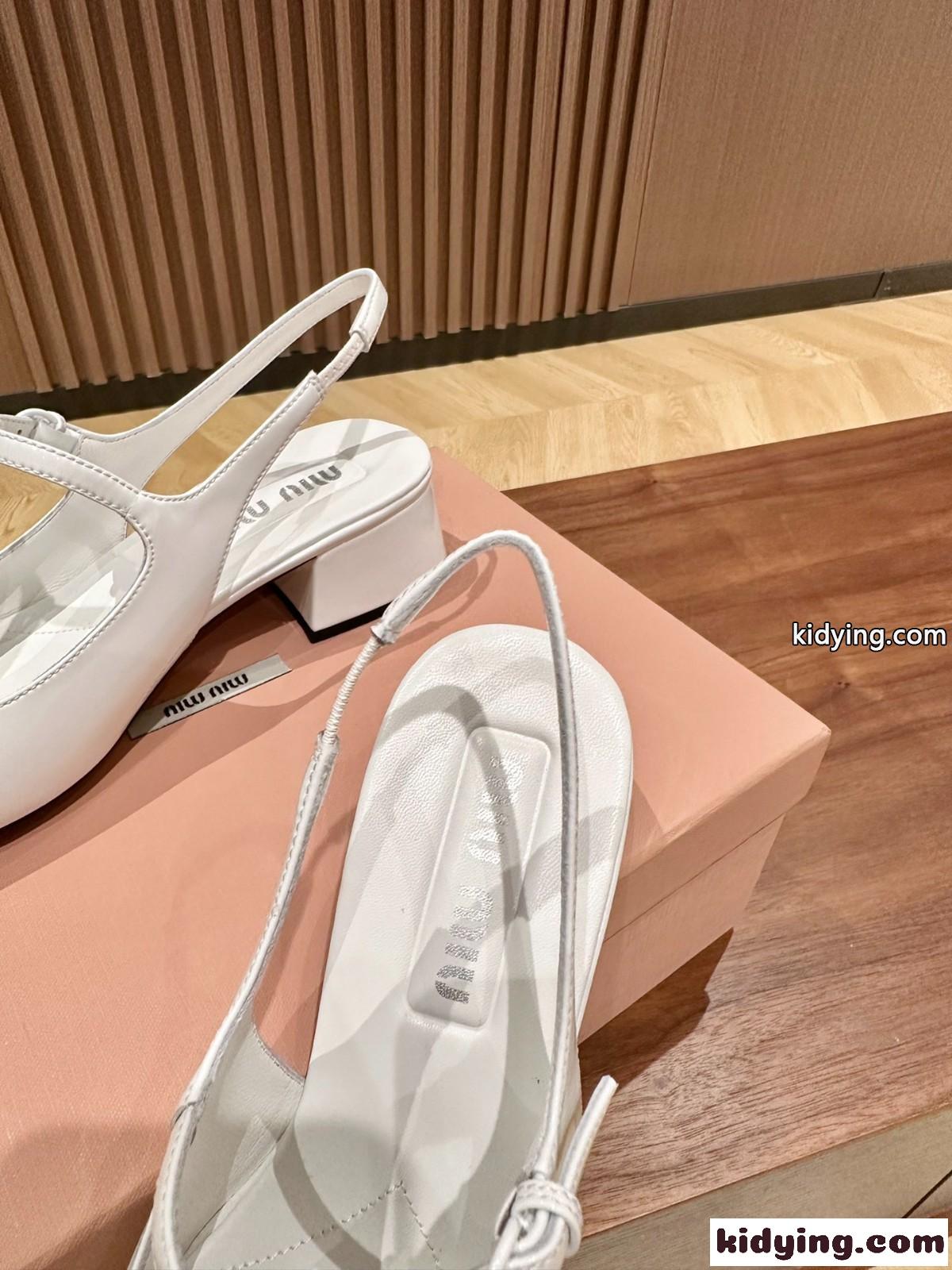 パテントレザー スリングバックパンプス ミュウミュウ パンプス スーパーコピー ホワイト-4