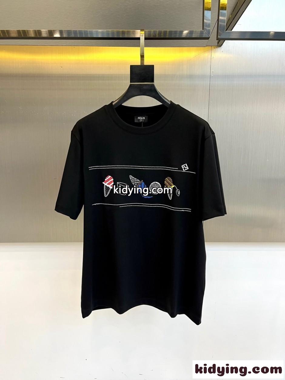 遊び心満載 フェンディ Tシャツ 偽物 クルーネック 半袖Tシャツ ブラック-1