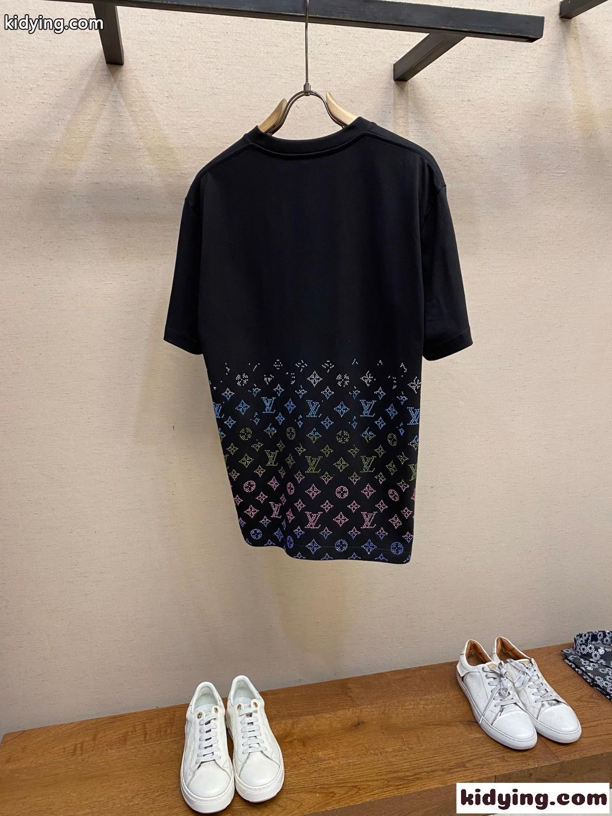 ルイ・ヴィトン Tシャツ コピー モノグラム グラディエント エンベリッシュド ショートスリーブクルーネック ブラック-0