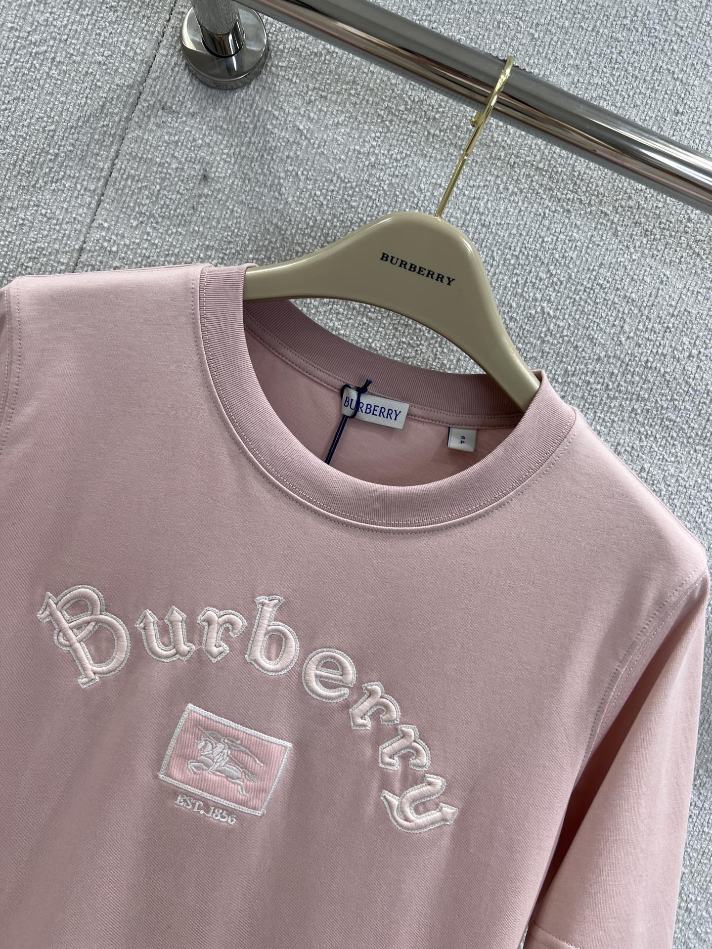 ゴシックロゴ コットンTシャツ バーバリー Tシャツ コピー クルーネック ピンク-2