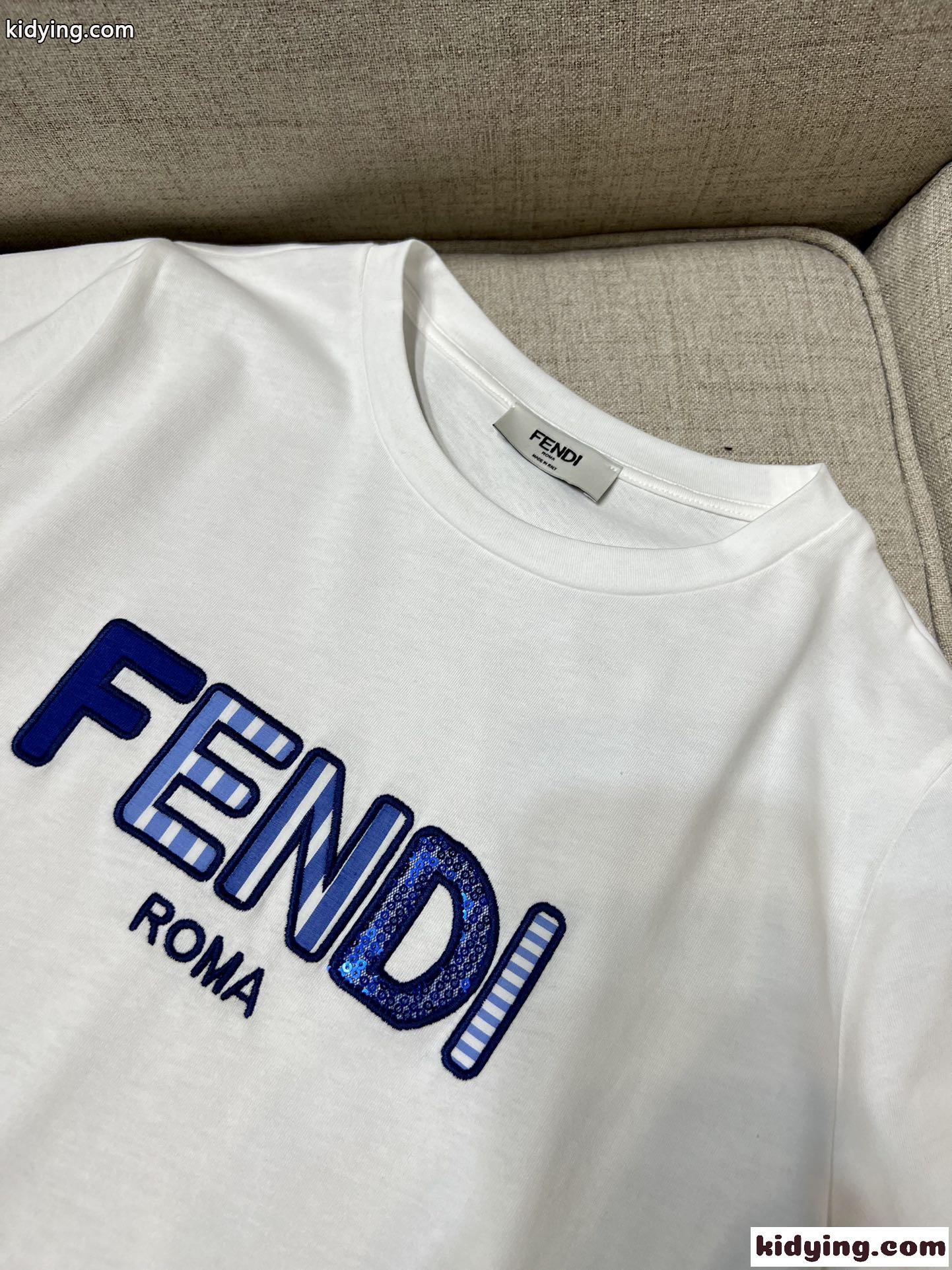 カジュアル スポーツ スパンコール フェンディ セットアップ コピー  Tシャツ ショートパンツ 2点セット-2