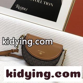 MK Jet Set Charm中号皮質斜めがけバッグは,マイケルコース バッグ 安いコピー サドルバッグの形,色合わせのデザインを採用します-0