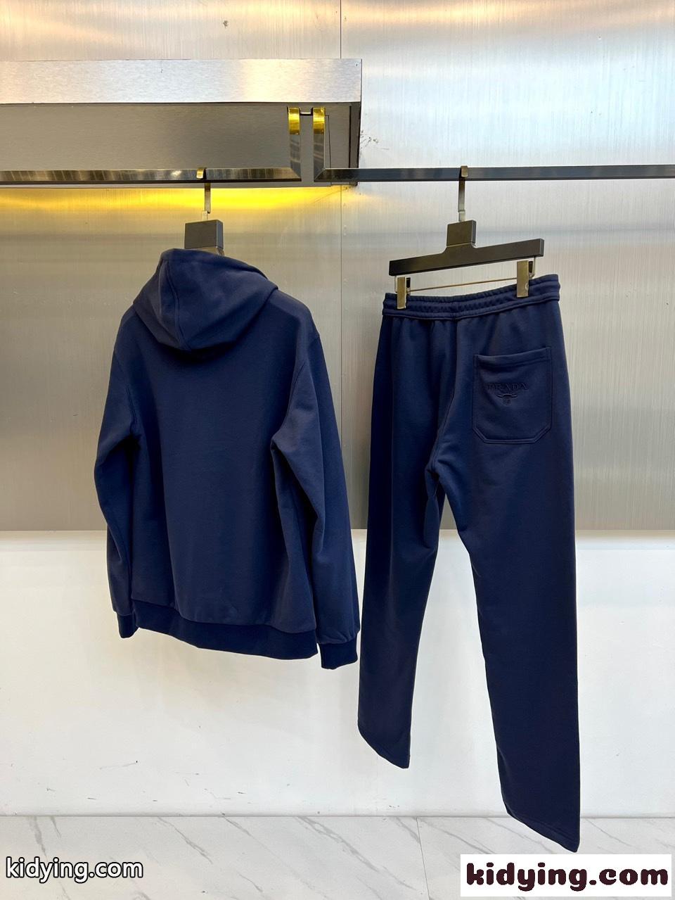 フーディー&スウェットパンツ 上下セット プラダ セットアップ 偽物 ネイビー-1