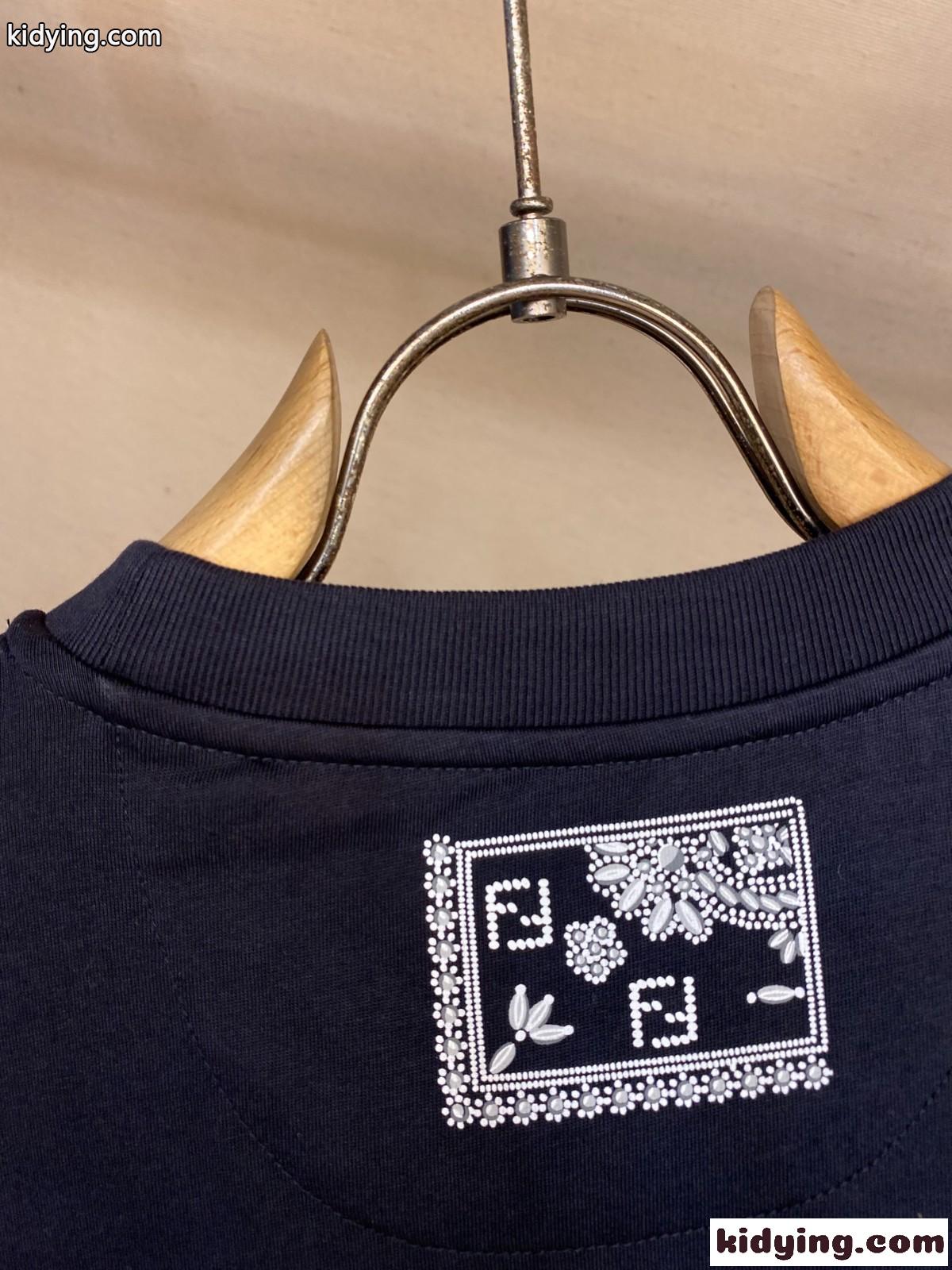 お洒落 定番 クルーネック 半袖Tシャツ フェンディ Tシャツ 偽物 コットン ダークブルー-4