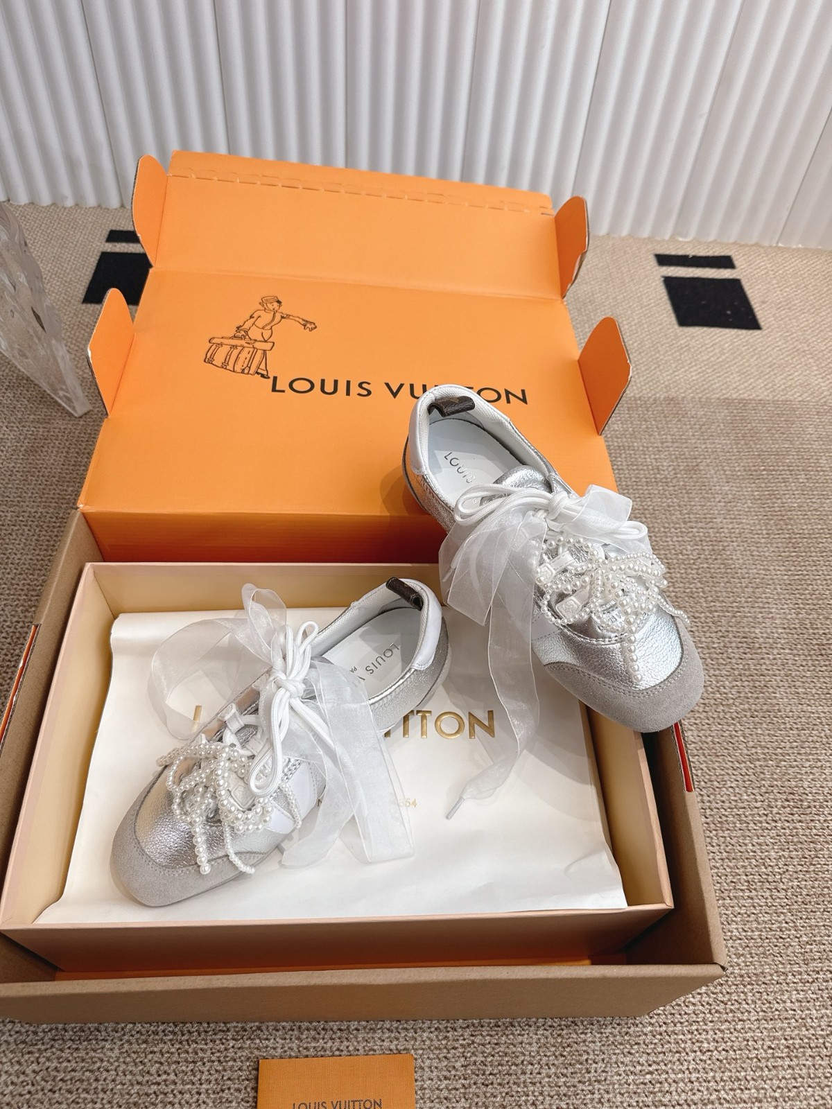 メタリックレザー LV スニーカリーナ ルイ・ヴィトン スニーカー スーパーコピー-2