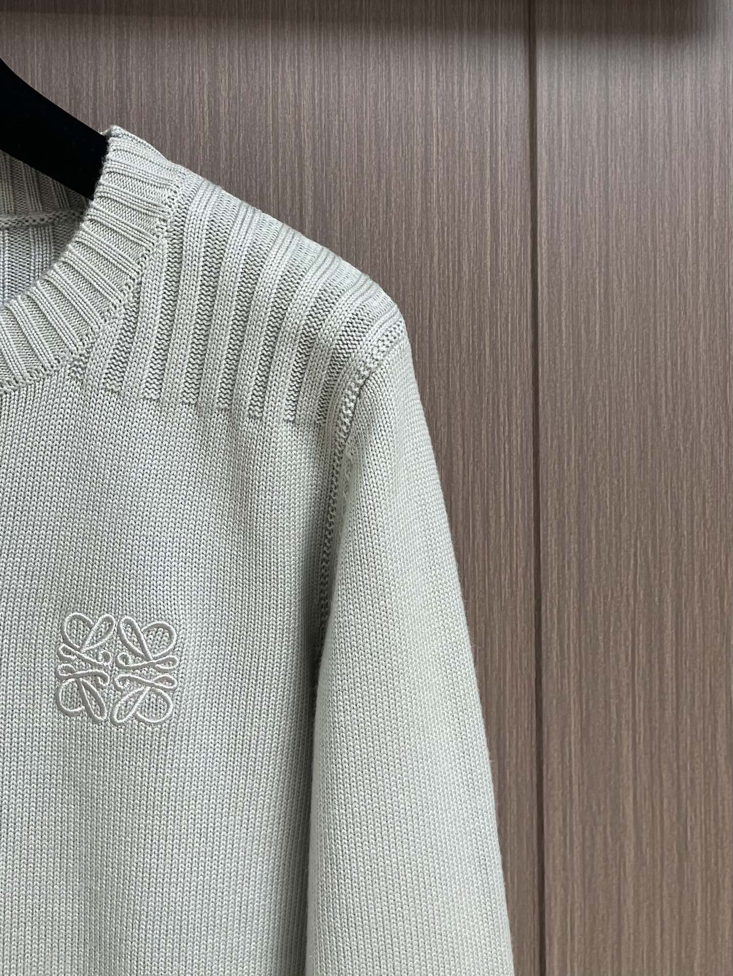 アナグラム 刺繍入り ロエベ セーター コピー ウールクルーネック グレー-2