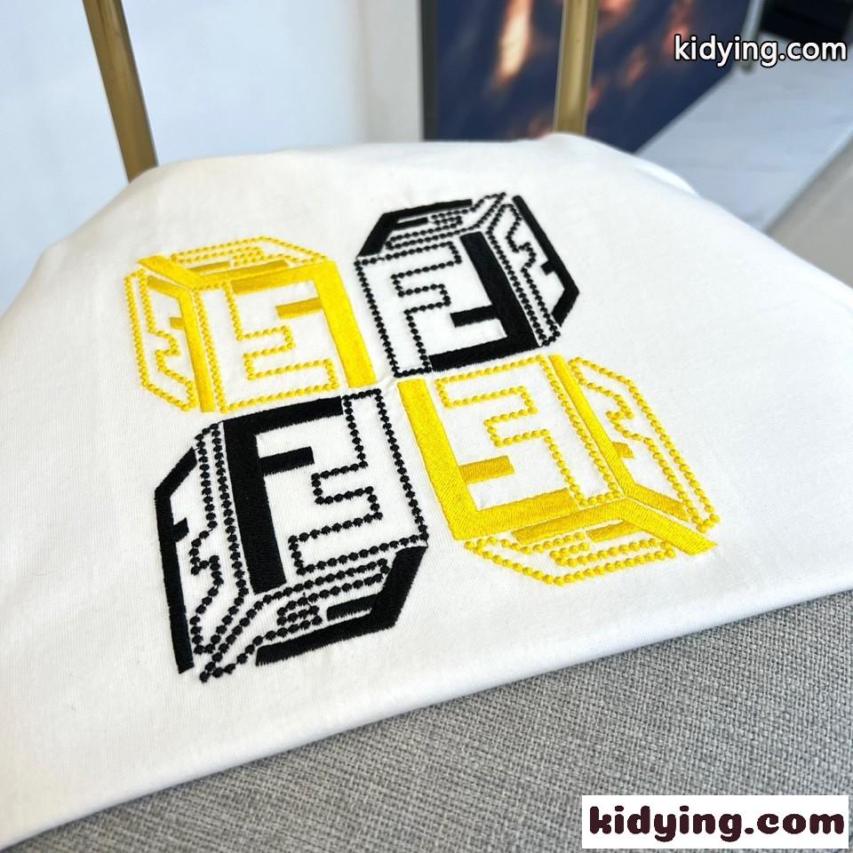 おしゃれ 合わせやすい 刺繍入り フェンディ 半袖Tシャツ コピー クルーネック ホワイト-0