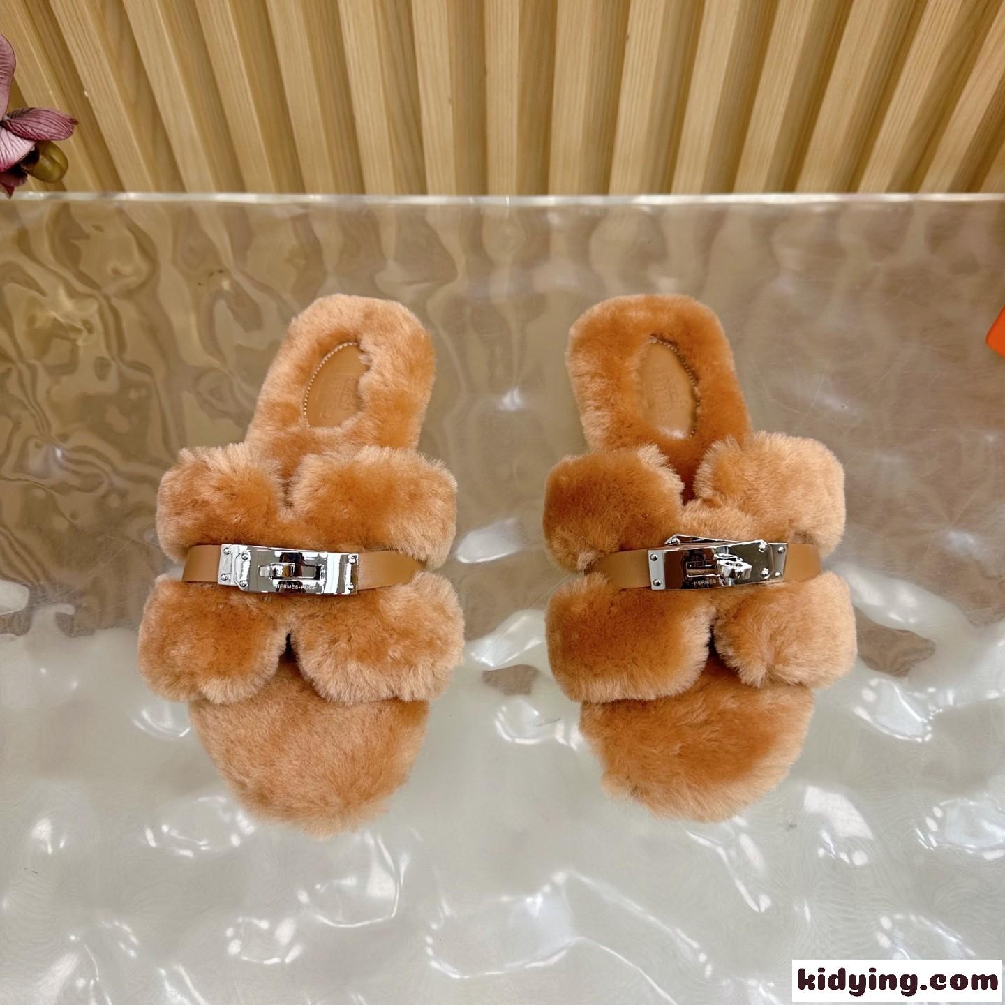 もこもこ感が可愛い♥エルメス スーパーコピー HERMES Giulia サンダル ブラウン-2