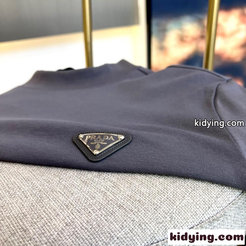 シンプル 定番 トライアングルロゴ 長袖Tシャツ プラダ Tシャツ コピー コットン グレー-4
