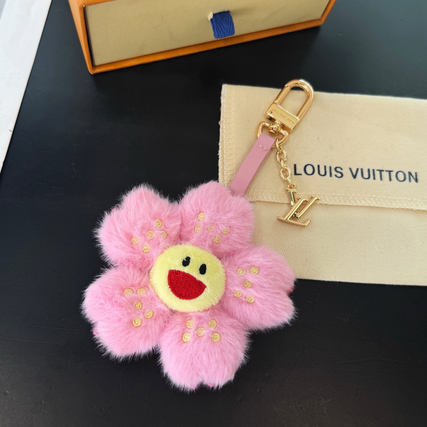 LV × TM キーホルダー･チェリーブロッサム ルイ・ヴィトン スーパーコピー M02485-1