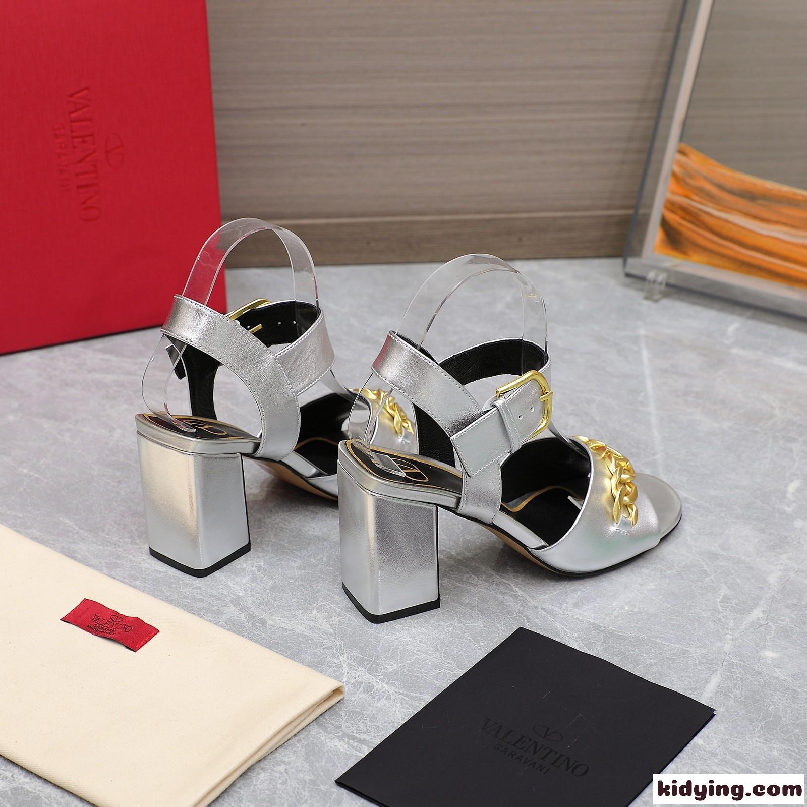 シンプル Vロゴ チェーン ストラップサンダル 8cm ヴァレンティノ サンダル コピー シルバー-1