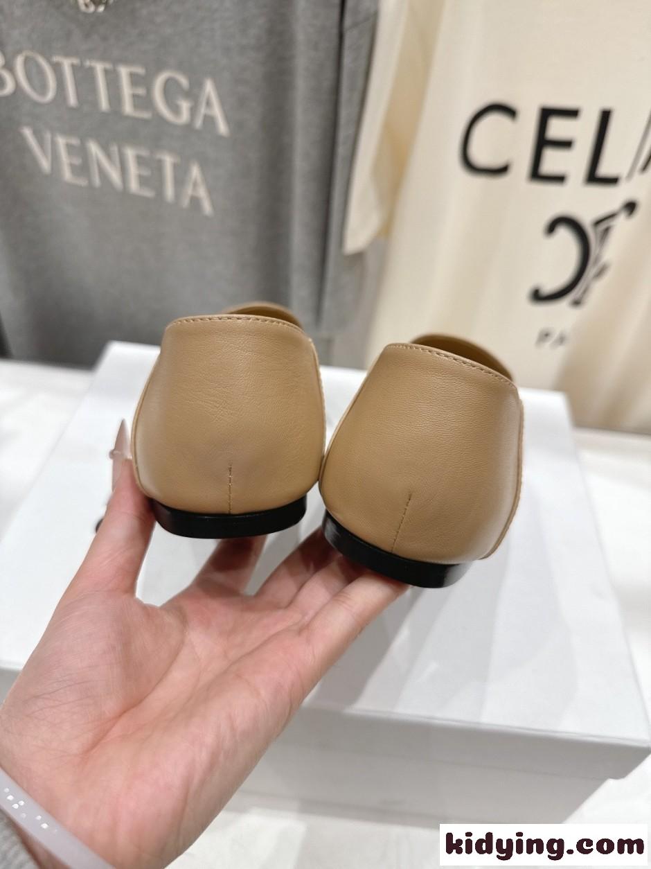 シンプル 上品 セリーヌ オーラ スリッポン ローファー スーパーコピー ベージュ-0