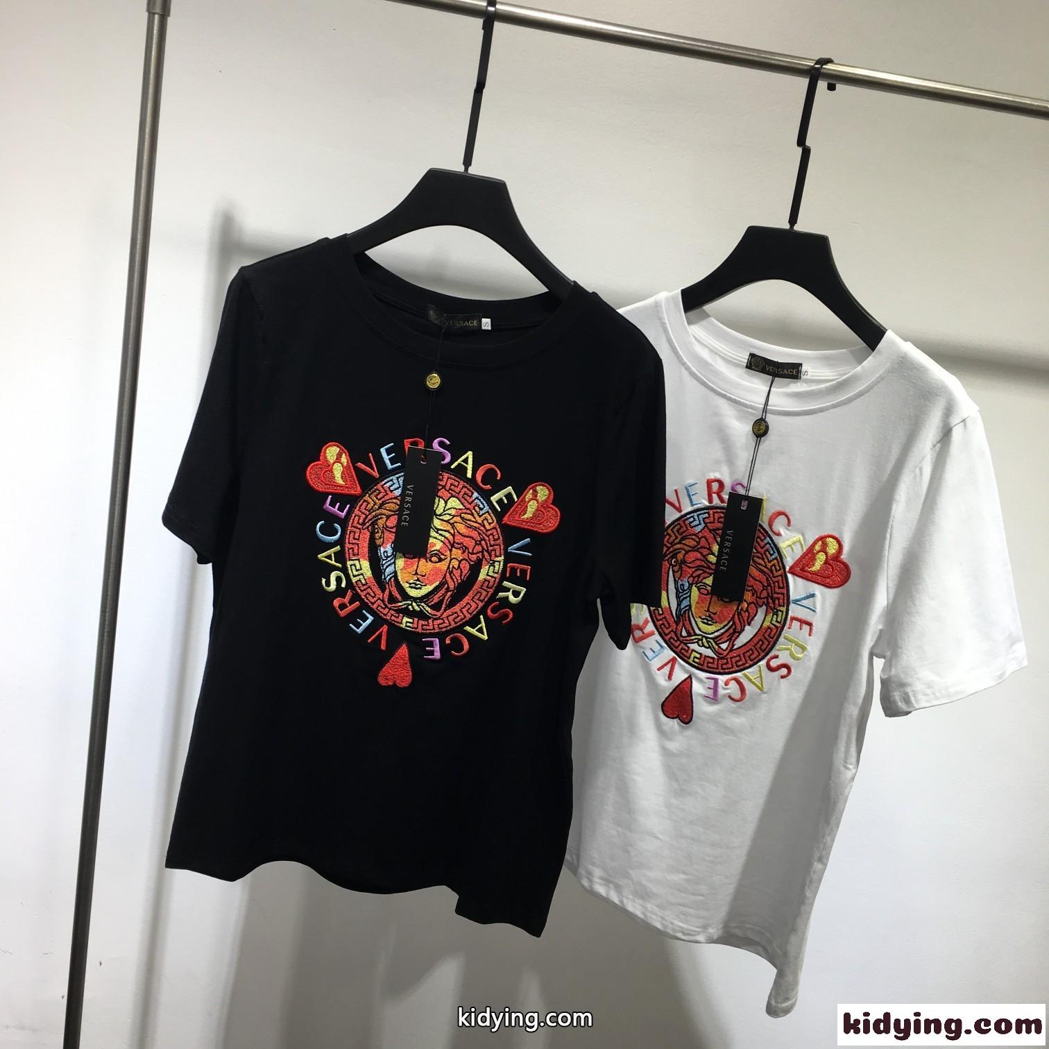 定番 ゆったり 流行り クルーネック 刺繍入り ヴェルサーチェ 半袖Tシャツ コピー 春夏 クルーネック コットン トップス-3