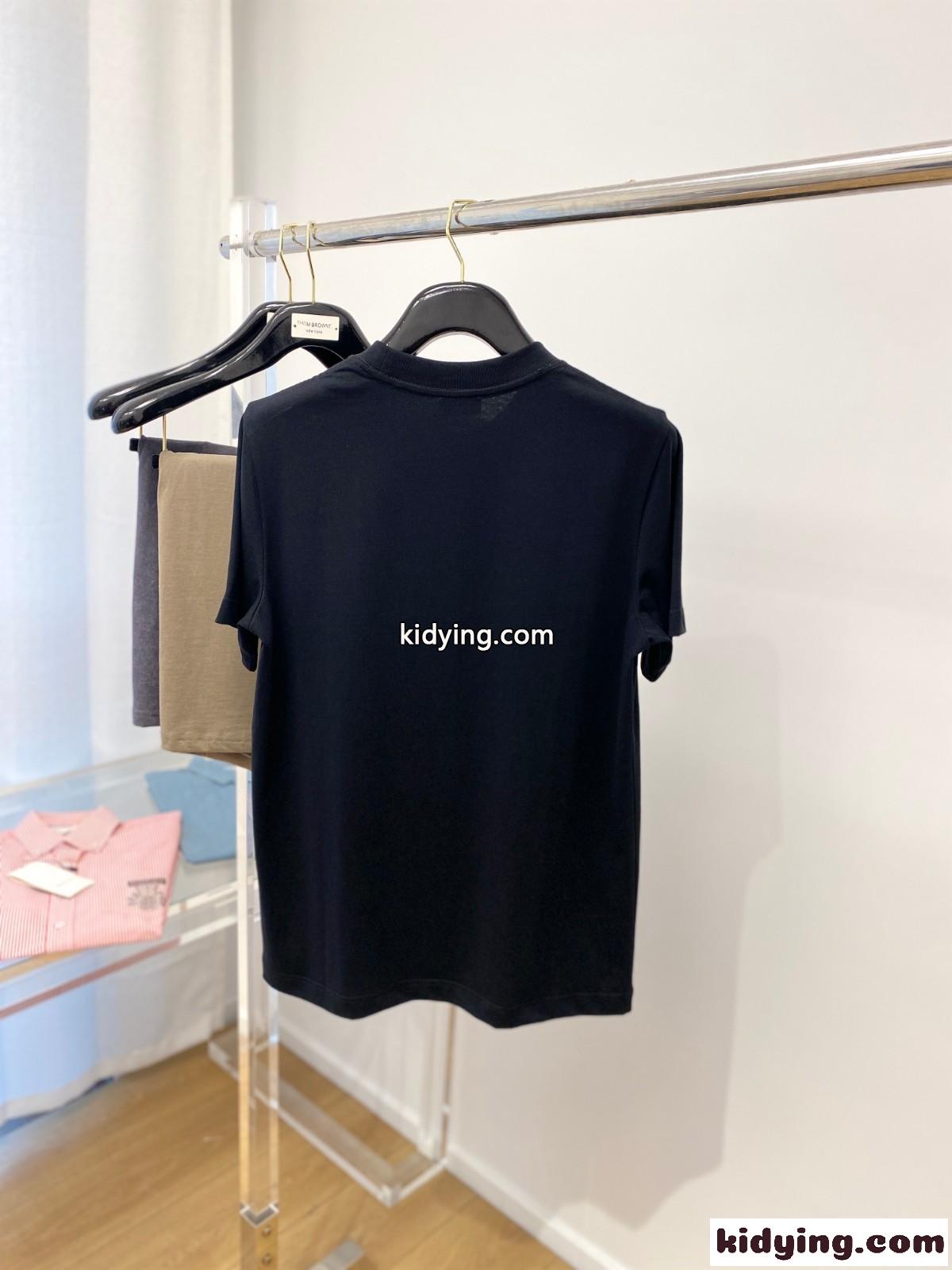 イヴ・サンローラン Tシャツ コピー シンプル 合わせやすい クルーネック 半袖 ブラック-3