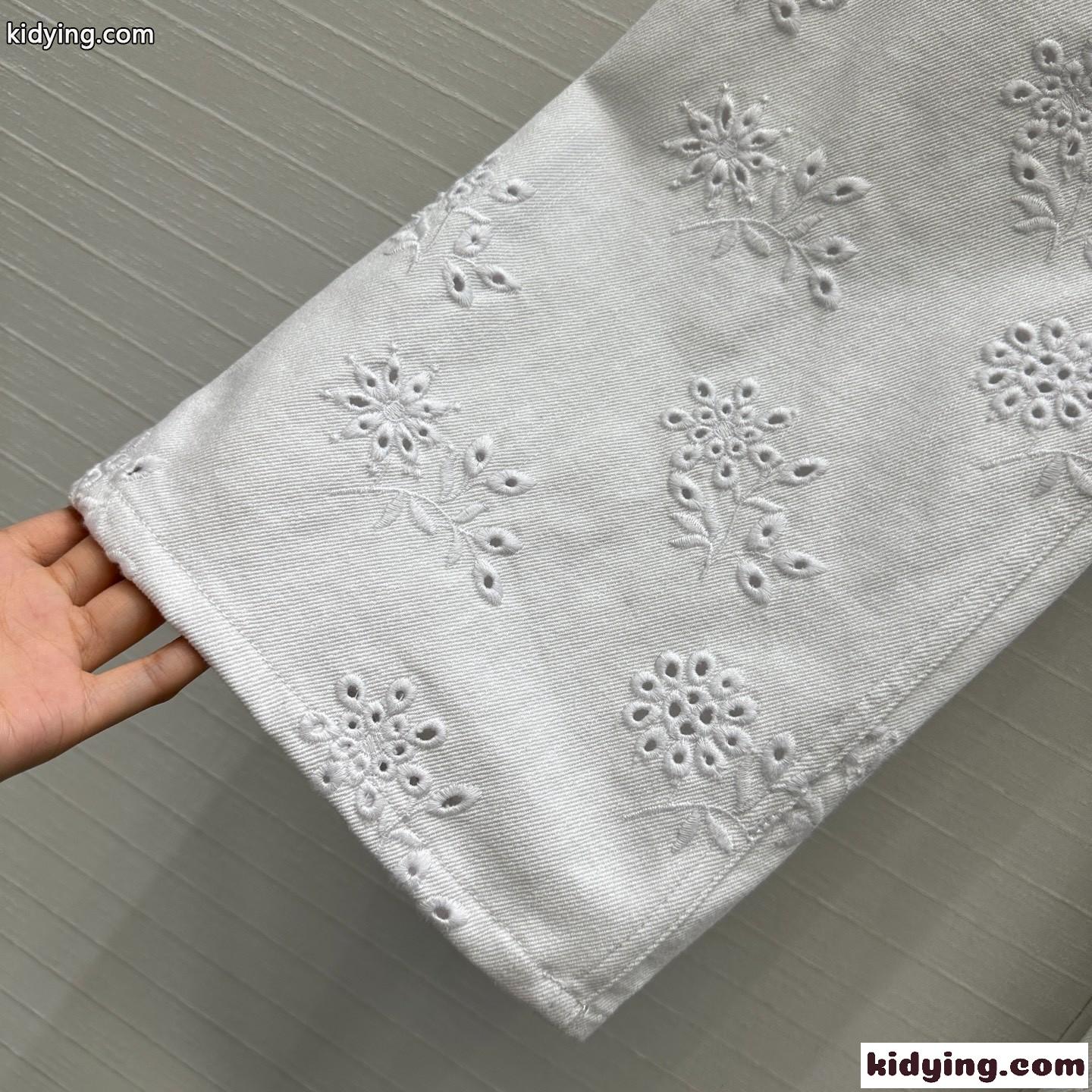 デニム製刺繍入りクロップドジーンズ クロエ ジーンズ コピー デニムパンツ-3