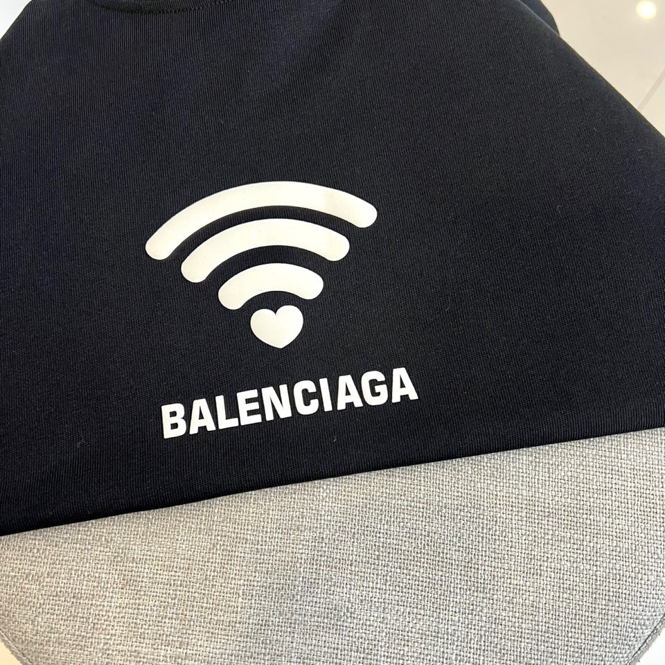 カジュアル 半袖Tシャツ&ショートパンツ 上下セット バレンシアガ セットアップ 偽物 ブラック-2