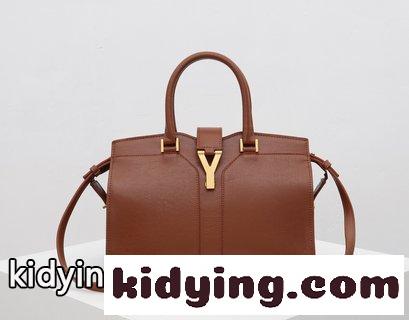 YSLサンローランが大金を出したので イヴ・サンローラン ばっぐ コピー「Saint Laurent」チェーンがファッションサークルに包まれている-1