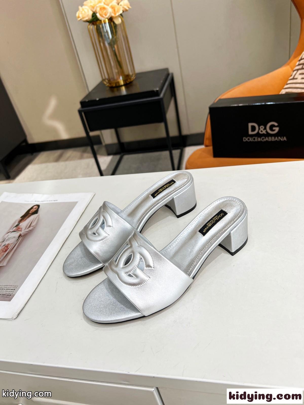 ミュール カーフスキン DG MILLENIALSロゴ ドルチェ&ガッバーナ サンダル コピー シルバー-3