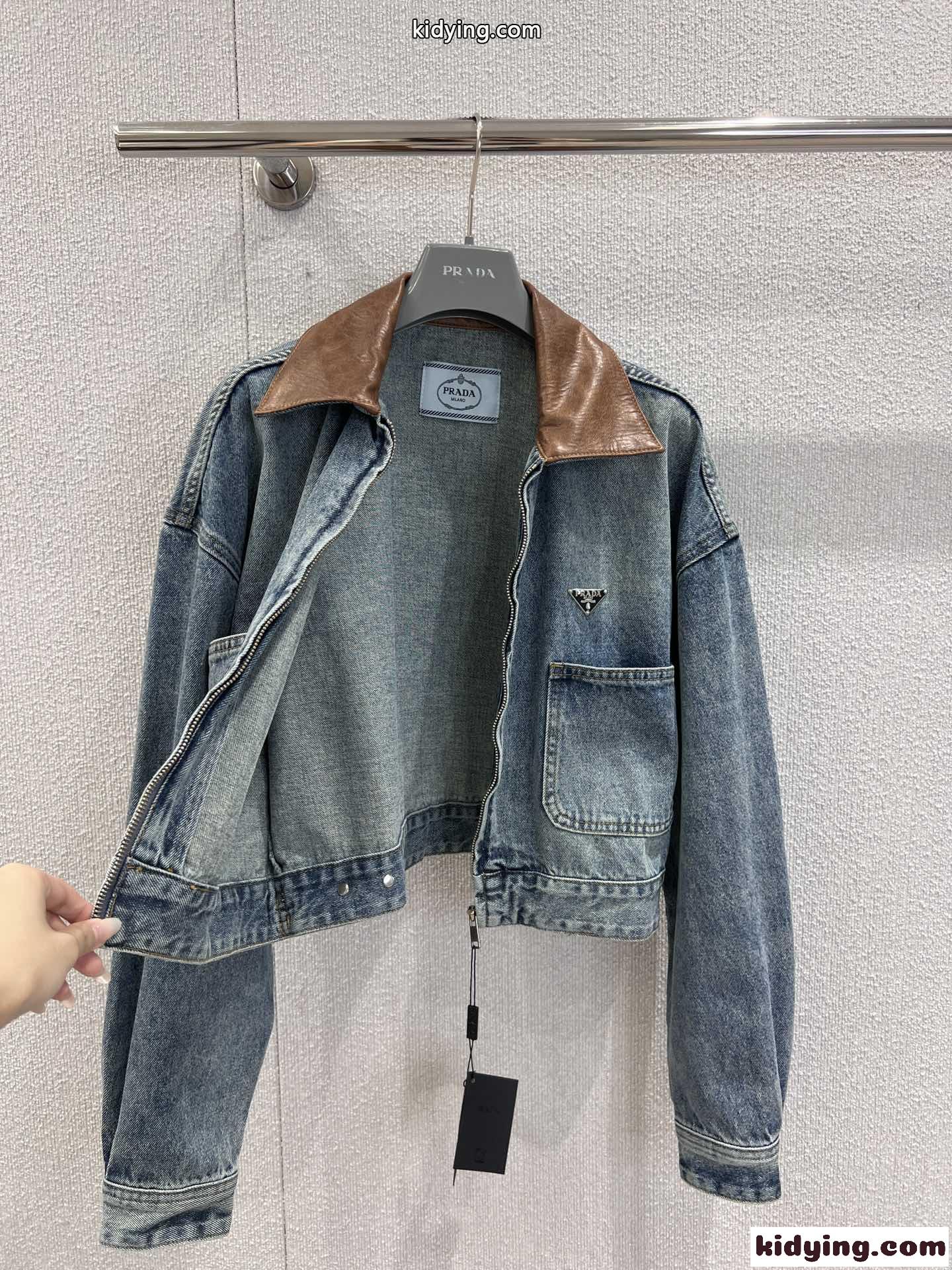 上品 カジュアル プラダ ジャケット 偽物 レザー襟 クロップド デニムジャケット-1