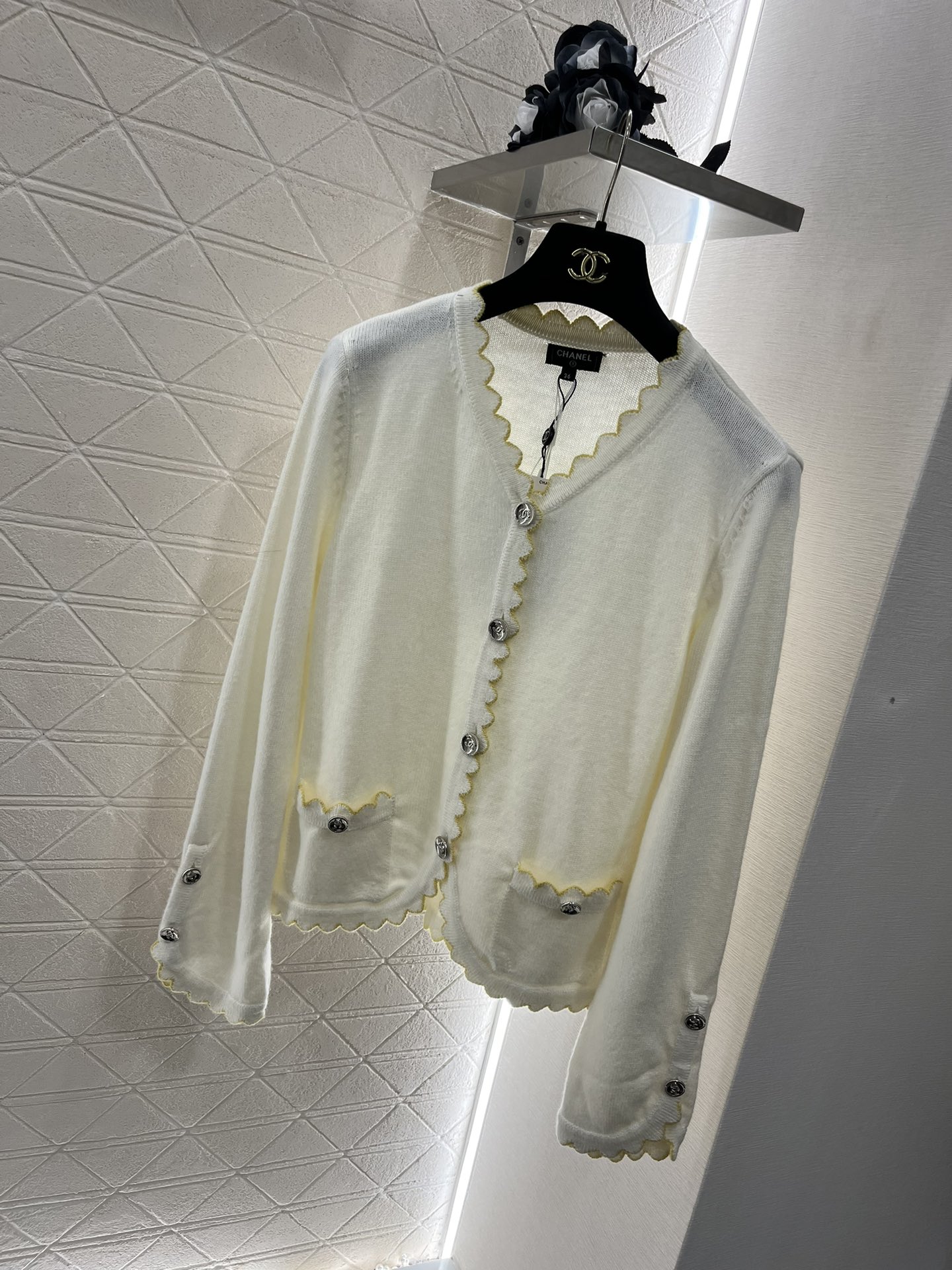 シャネル セーターコピー トップス Vかたち 薄い 秋服 ニット 柔らかい ホワイト-0