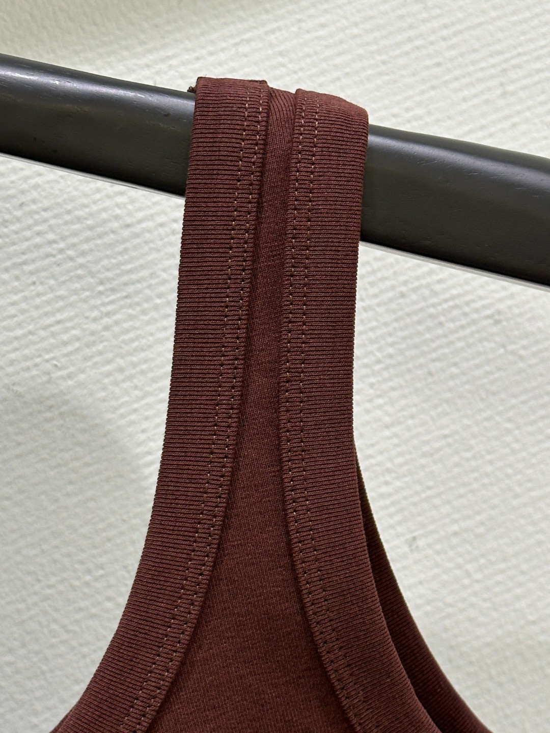 定番 合わせやすい プラダ タンクトップ コピー ダークブラウン-1