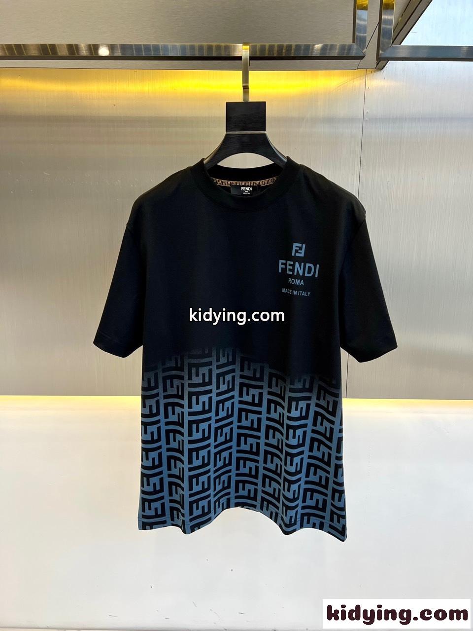 注目される ロゴプリント フェンディ 半袖Tシャツ コピー クルーネック ブラック-0