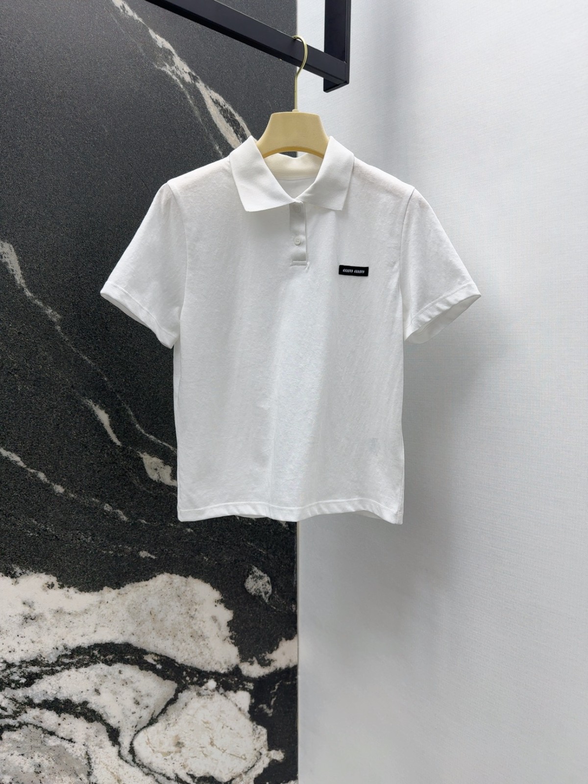 ミュウミュウ Tシャツ コピー カジュアル ロゴパッチ 半袖 ポロシャツ ホワイト-1