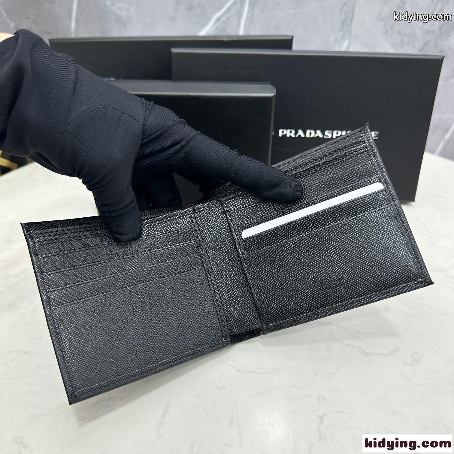 人気 プラダ 財布 コピー 合わせやすい 洗練された 二つ折り財布-4