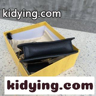 FENDI 超minipeekabooは小包を斜めに掛けて かわいいファッションが生まれました フェンディ バッグ 一覧  コピー-2