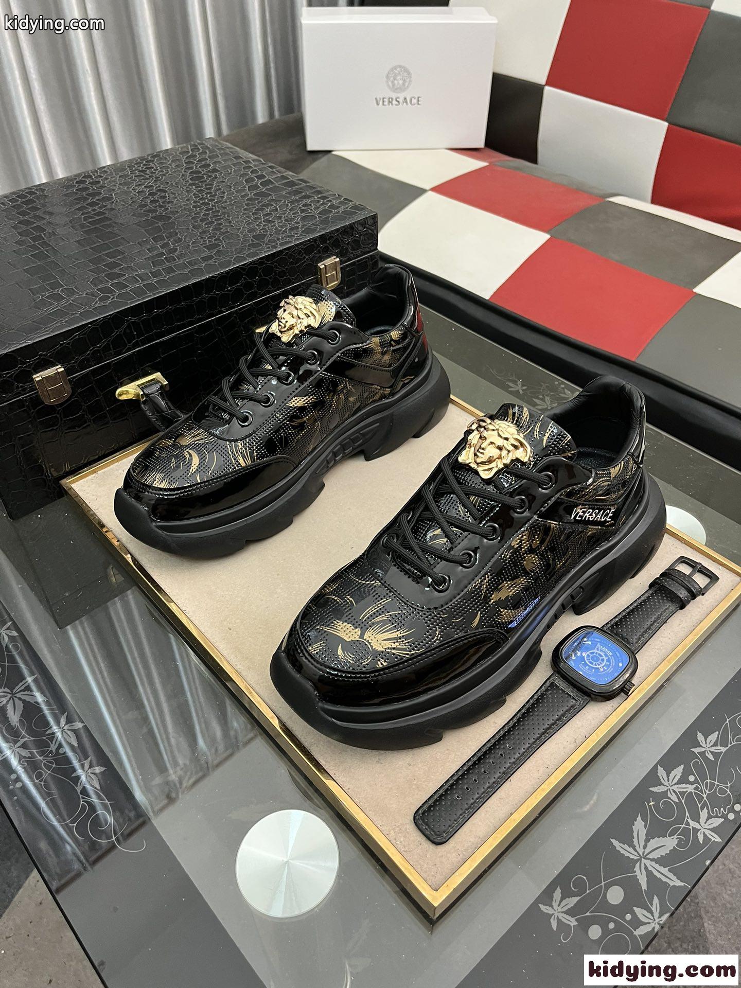軽量 おしゃれ ヴェルサーチェ スニーカー コピー メンズ レースアップ-1