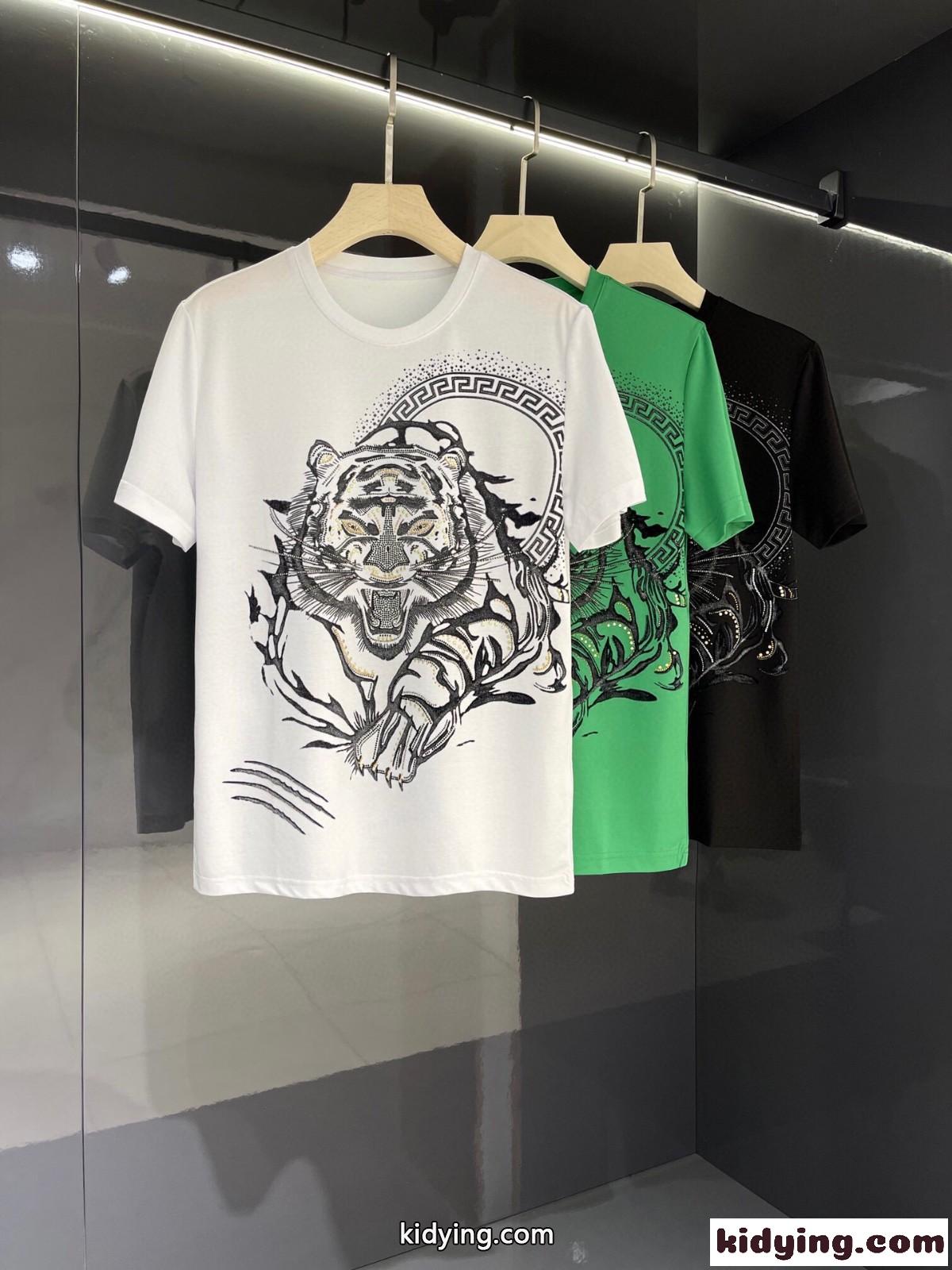 目を引く 個性的 3色あり クルーネック ヴェルサーチェ 半袖Tシャツ コピー カジュアル おしゃれ 着心地抜群 トップス-1