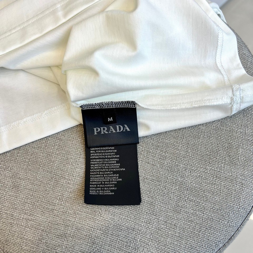 目を惹く プリント クルーネック 半袖Tシャツ プラダ Tシャツ 偽物 ホワイト-4