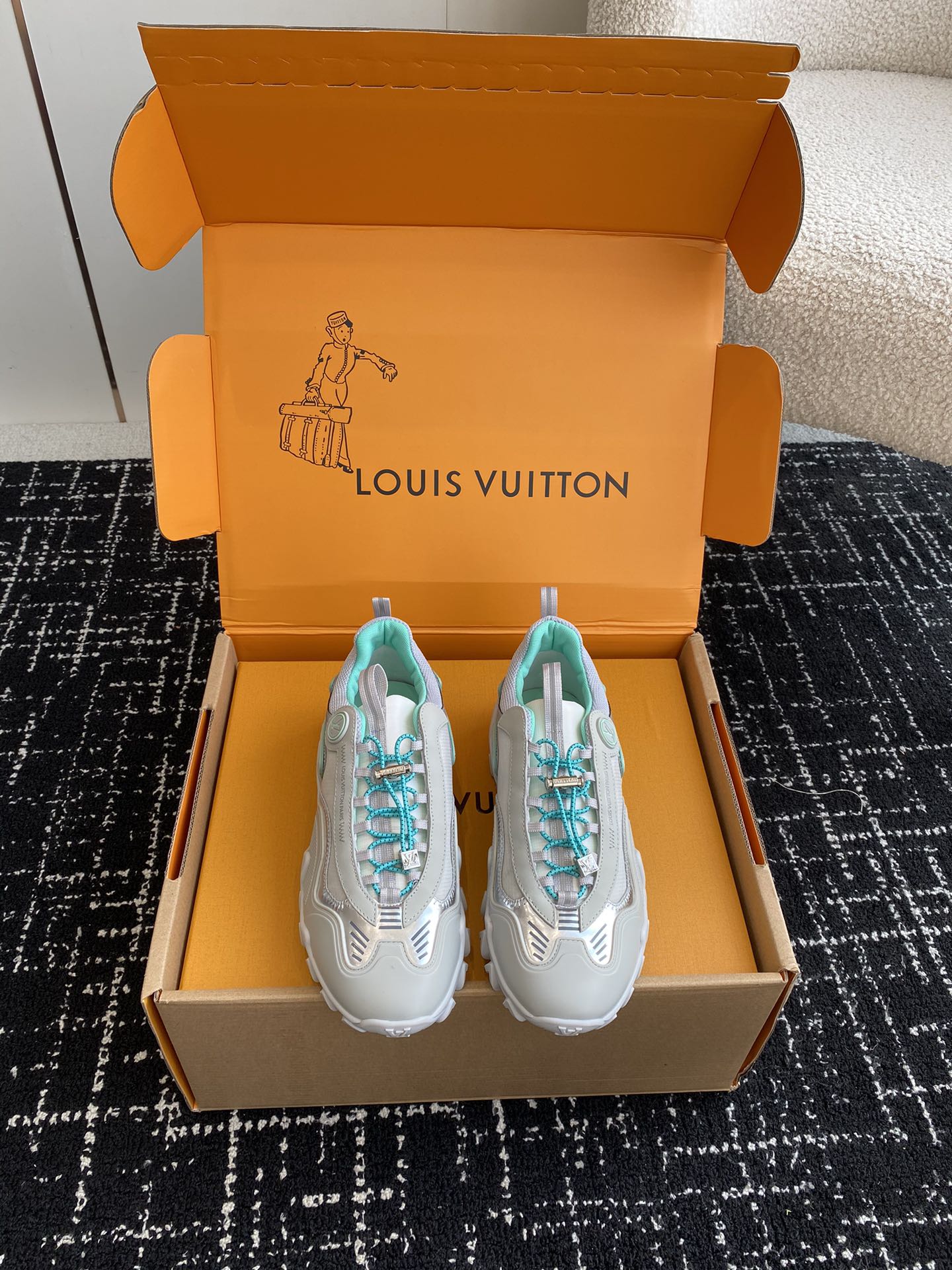 お洒落 人気 ルイヴィトン スーパーコピー レディース LV ラッシュ･ライン スニーカー-1