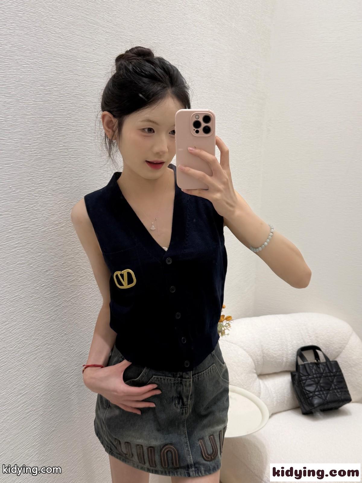 洗練された Vロゴ ニットベスト ヴァレンティノ ニット 偽物 合わせやすい-5