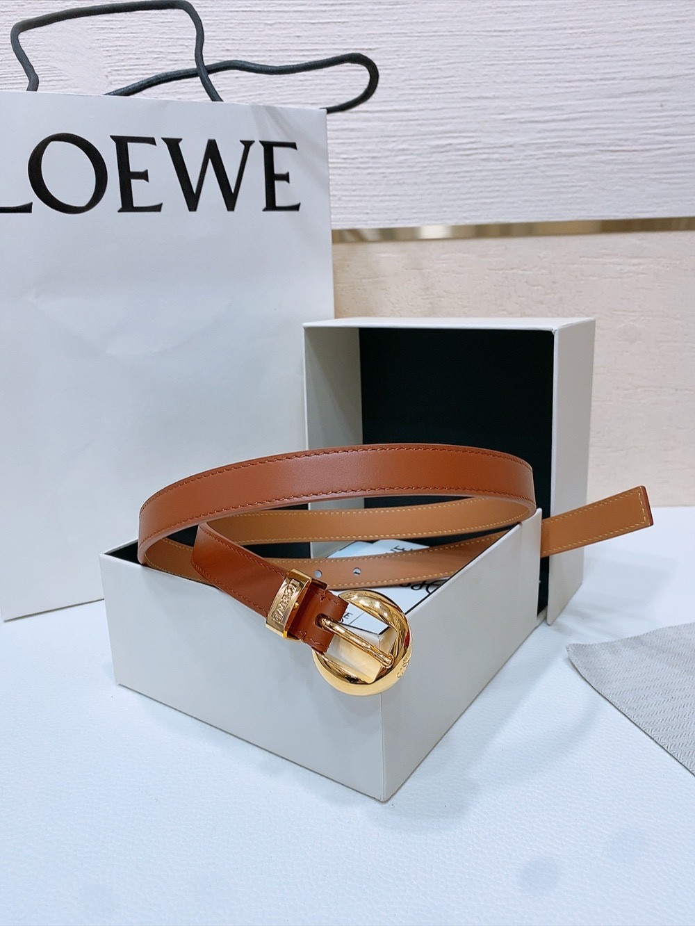 合わせやすい 上品 人気 ロエベ ベルト コピー 洗練された  レディースベルト-1