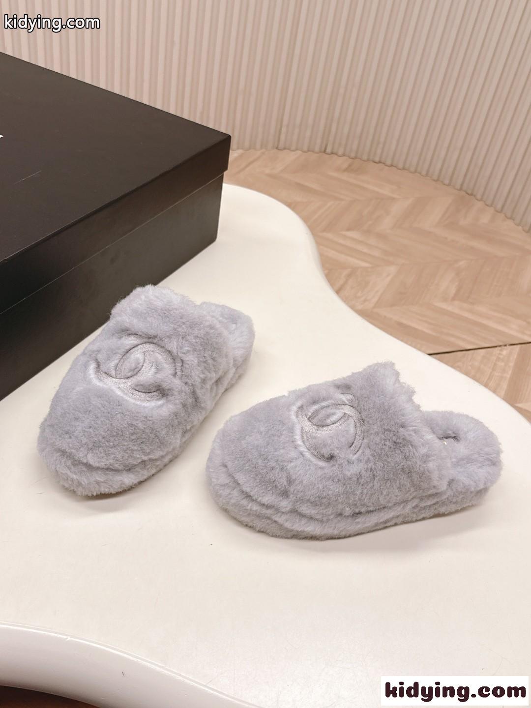 シャネル サンダル コピー 可愛い CCロゴ ふわふわ ファーサンダル グレー-2