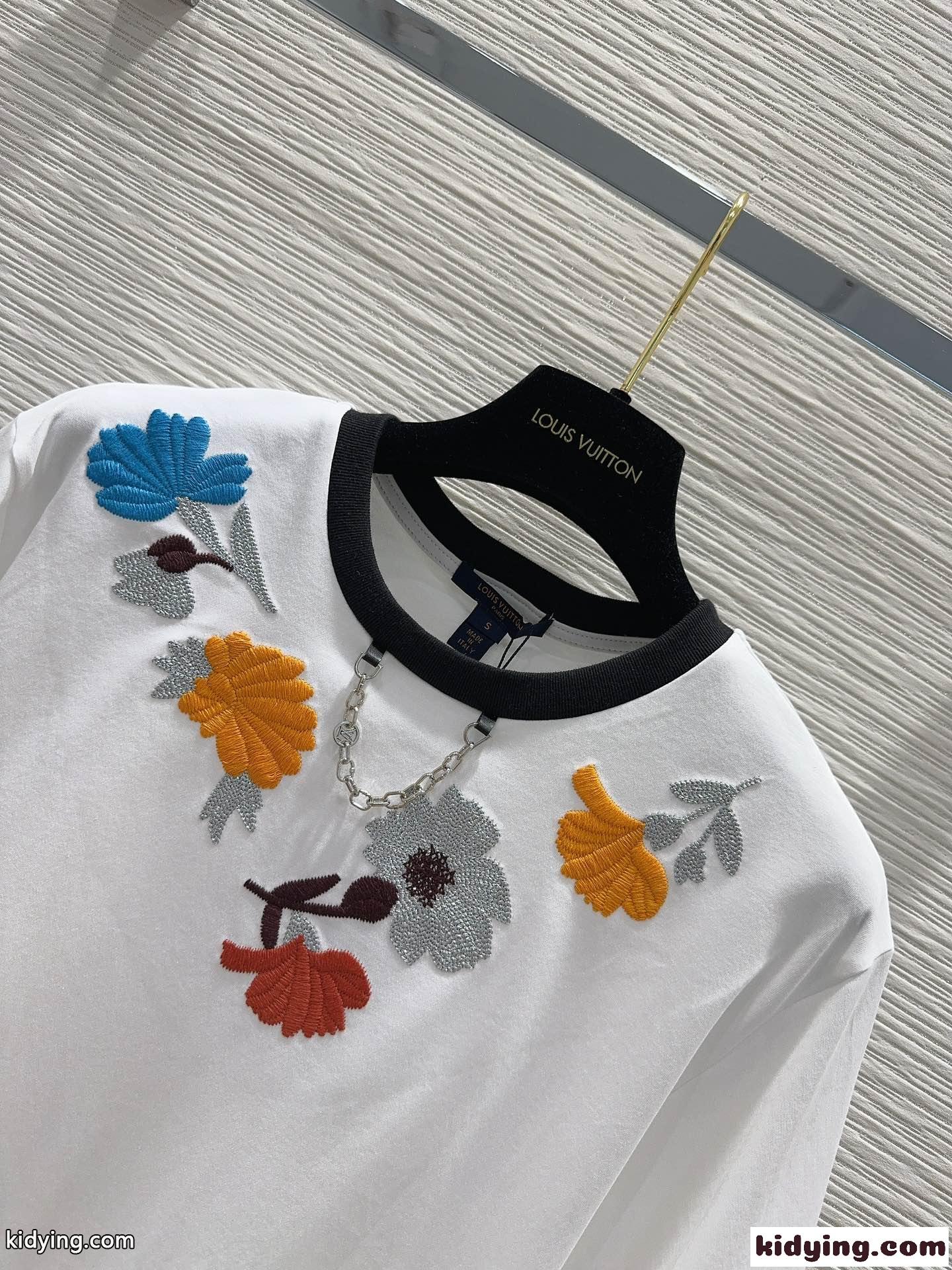 エンブロイダードカーネーションTシャツ ルイ・ヴィトン 半袖Tシャツ コピー ホワイト-1