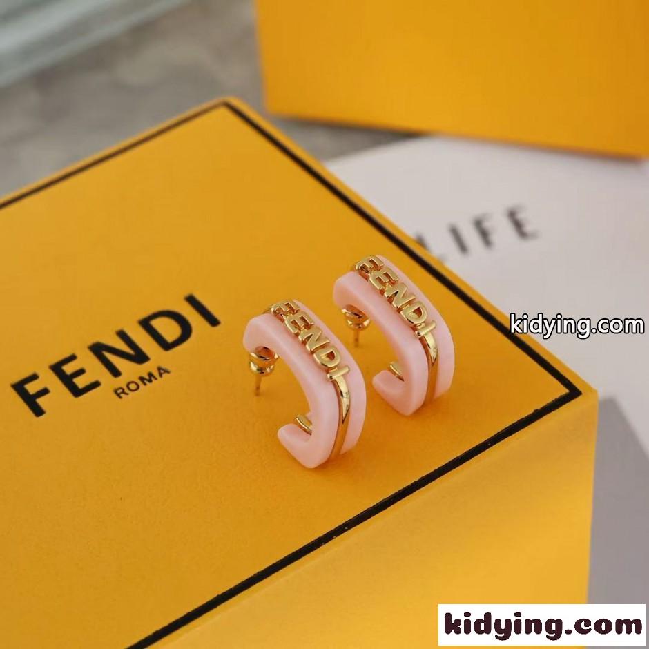 洗練された スタイリッシュ FENDIロゴ ピアス フェンディ イヤリング コピー-5